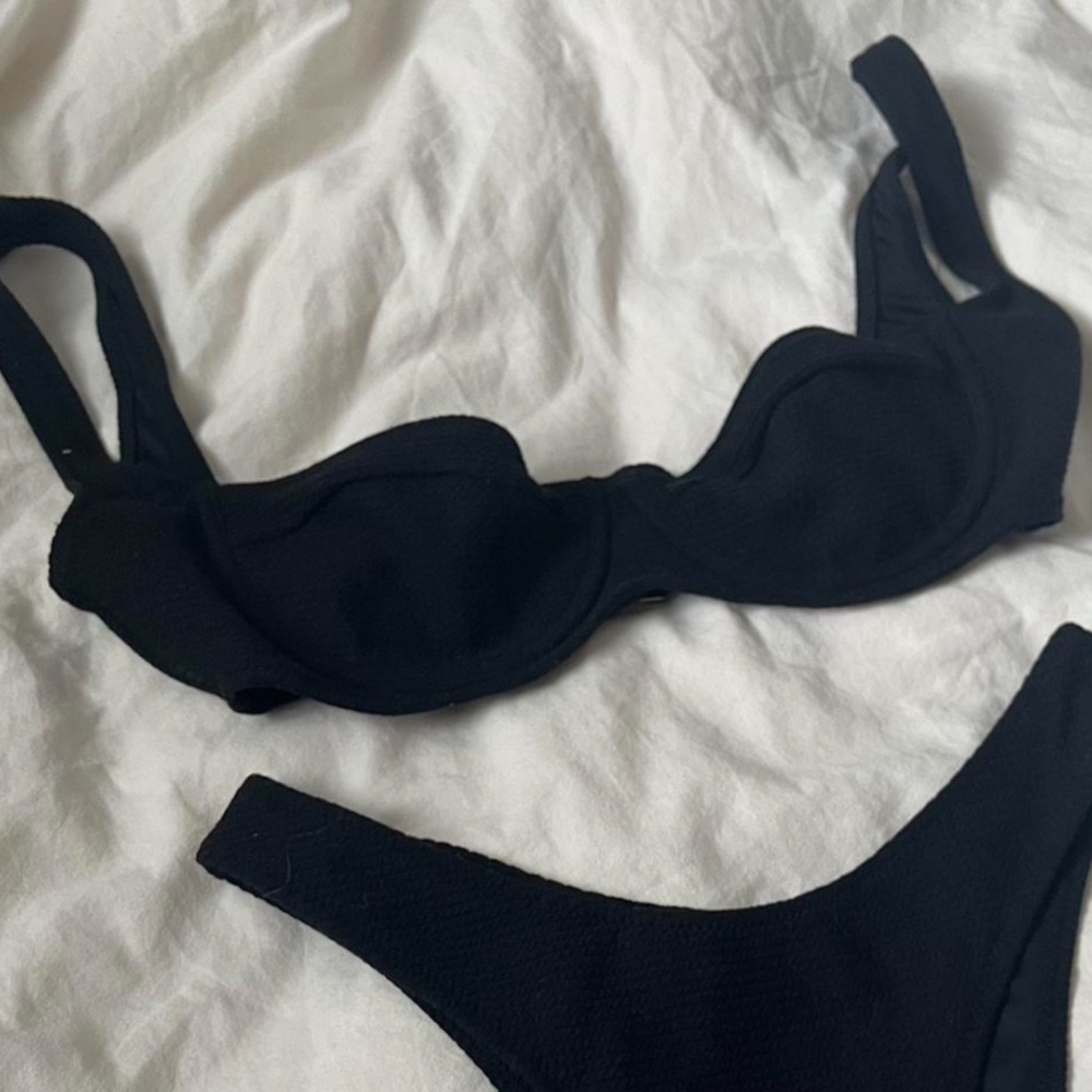 La Vinn Willow Bikini TOP in Raven